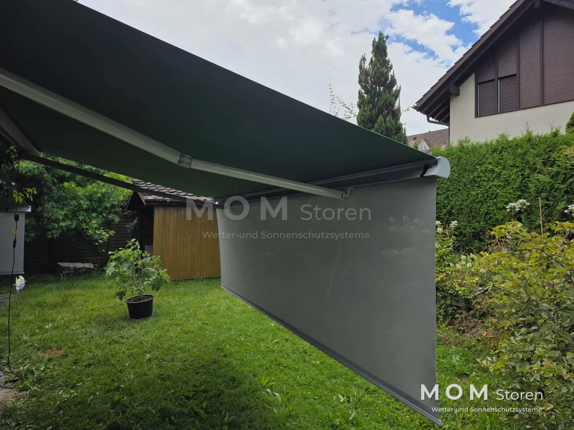 Garden awning with a vertical valance